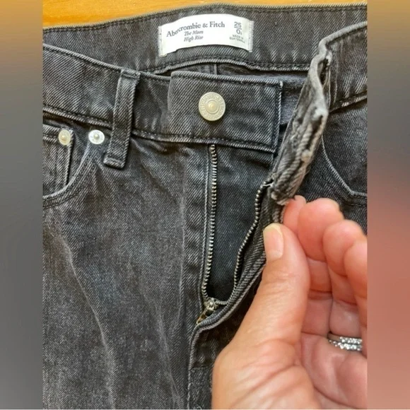 Abercrombie & Fitch Black Cropped Jeans - Picture 3 of 8